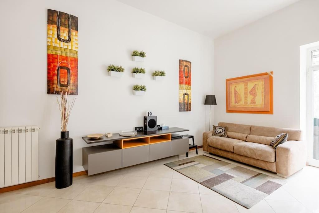 Arvi's - In The Center Of The Of Naples